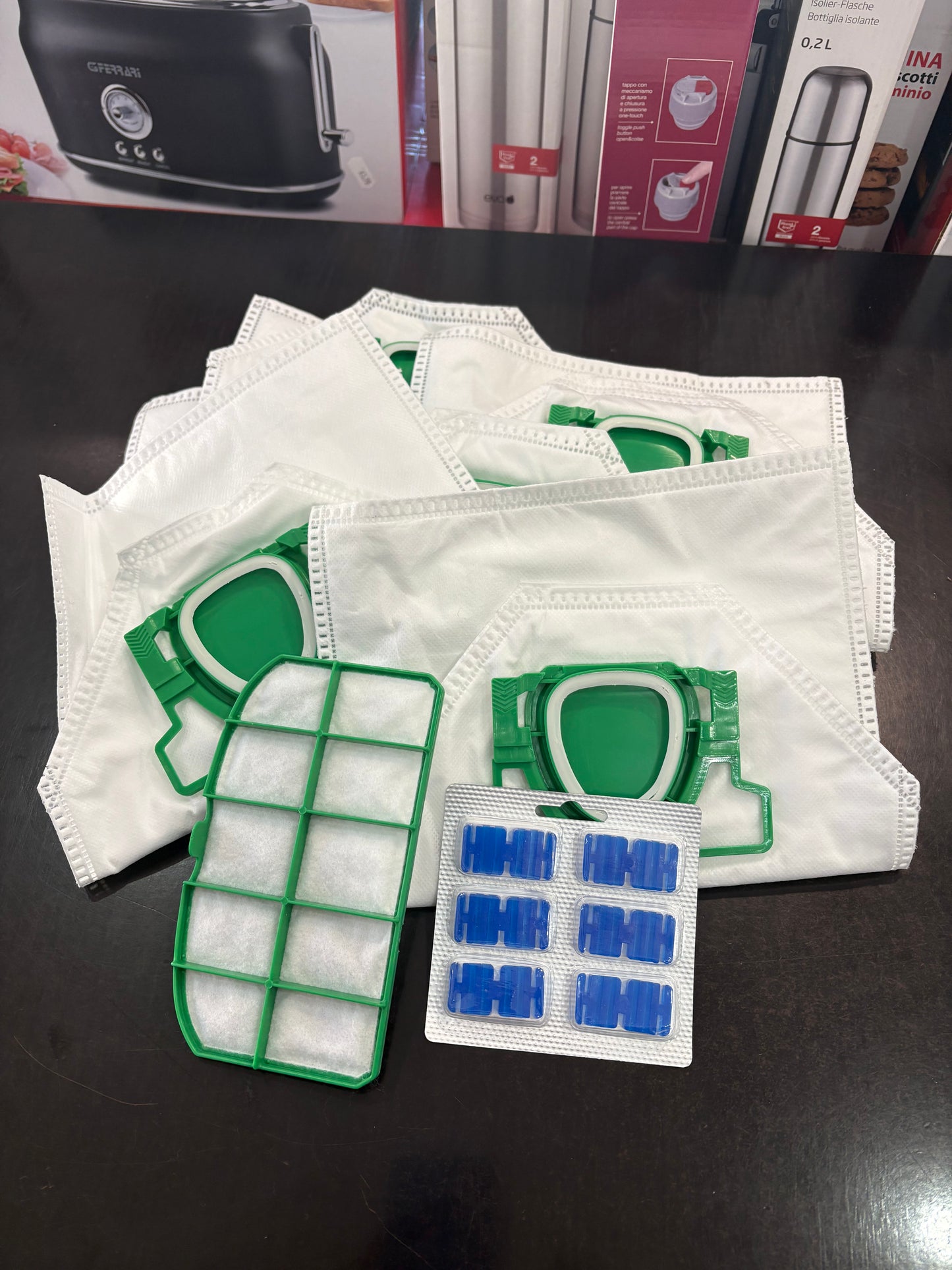 Kit Sacchetti Compatibili Folletto VK220S – 6 Sacchetti + Filtro + Profumi, Pulizia Totale Garantita